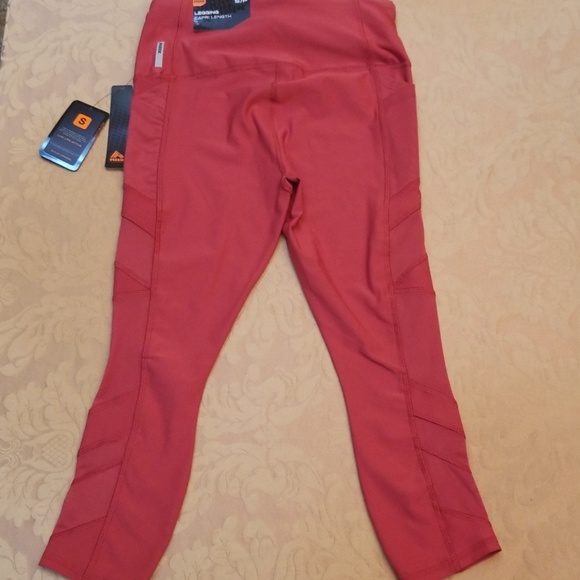 SOLD.Reebok Women's Red Performance Running Capris - Picture 2 of 6